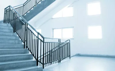 Escaleras de Metal: Diseño Funcional para Interiores